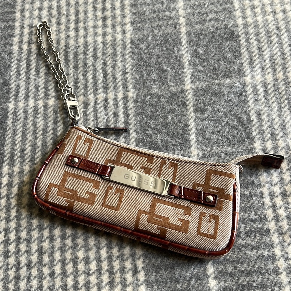 Guess Wristlet purse w/ silver chain ~ EUC